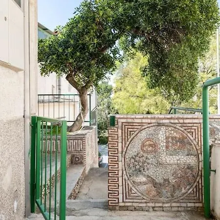 2 Bets With Balkon 50 M From Beach Makarská